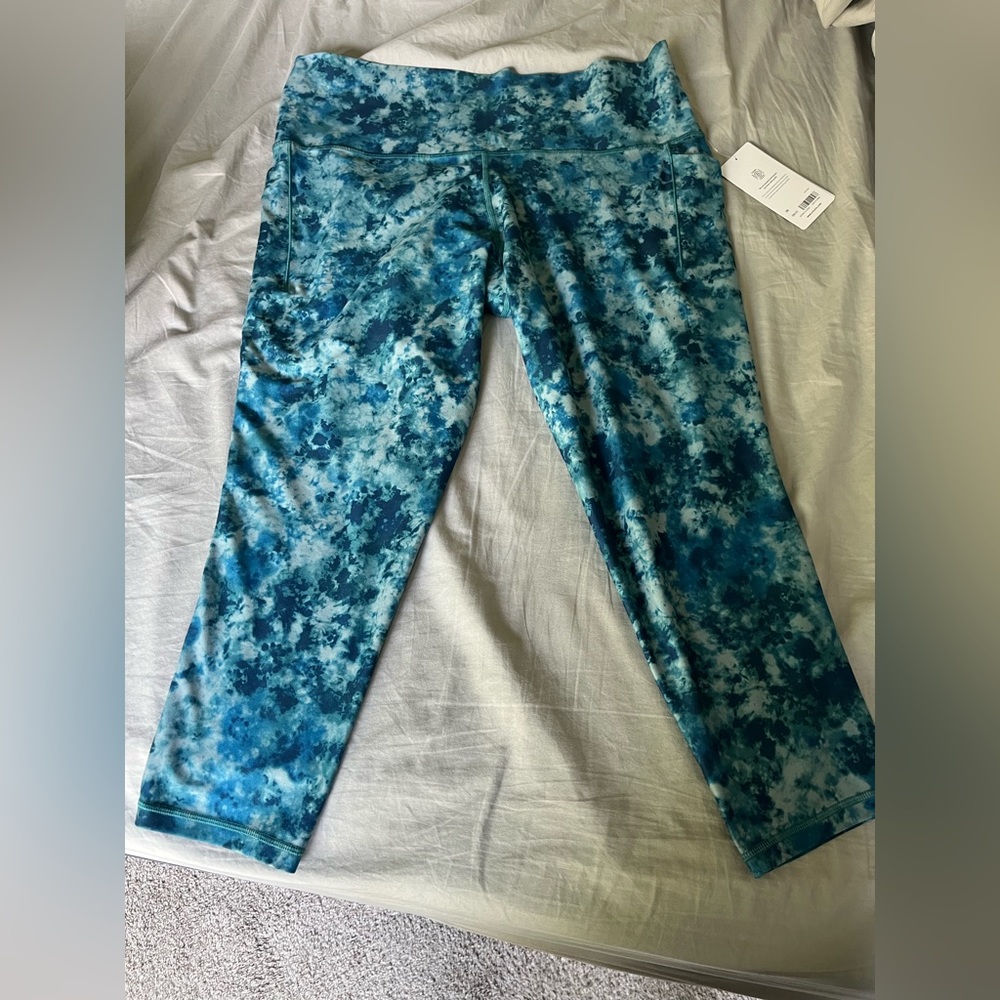 NWT Athleta salutation stash legging 7/8 length floral tie dye blue. Size 2x